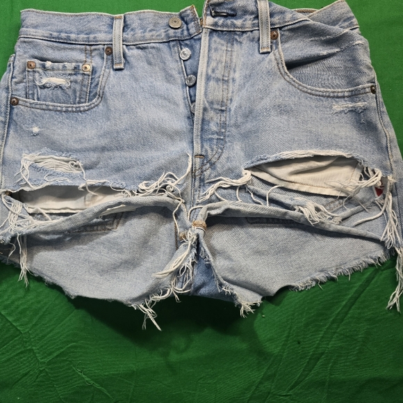 Levi's  501 Women Distressed Denim Shorts Waist 28 - Picture 2 of 8